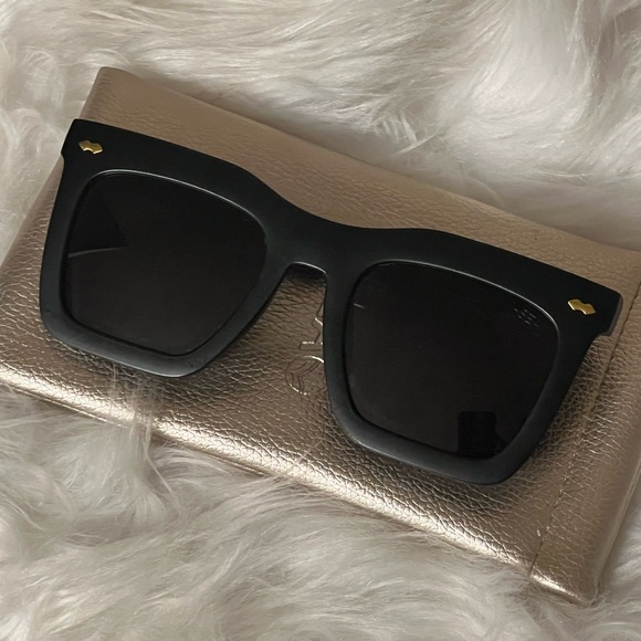 😎NEW😎Women’s Stylish Black Sunglasses - Picture 5 of 5
